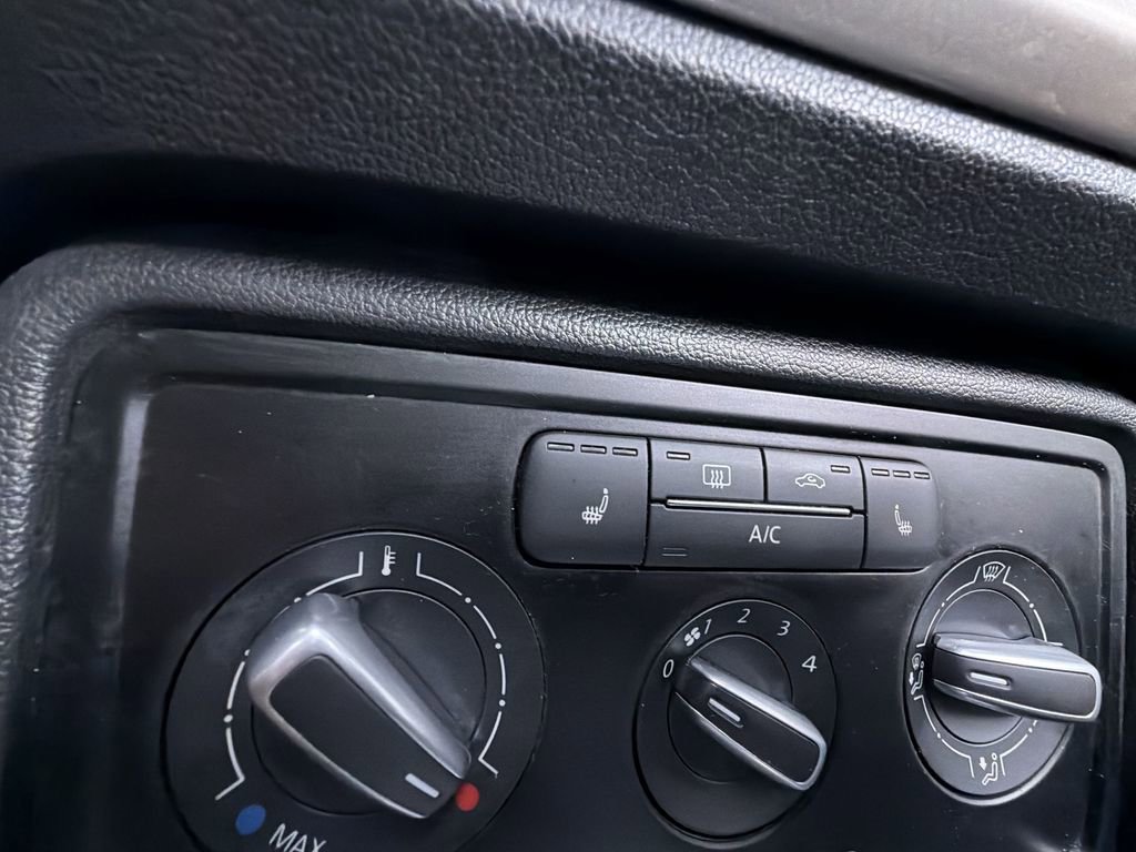 Used 2015 Volkswagen Beetle TDI image 5