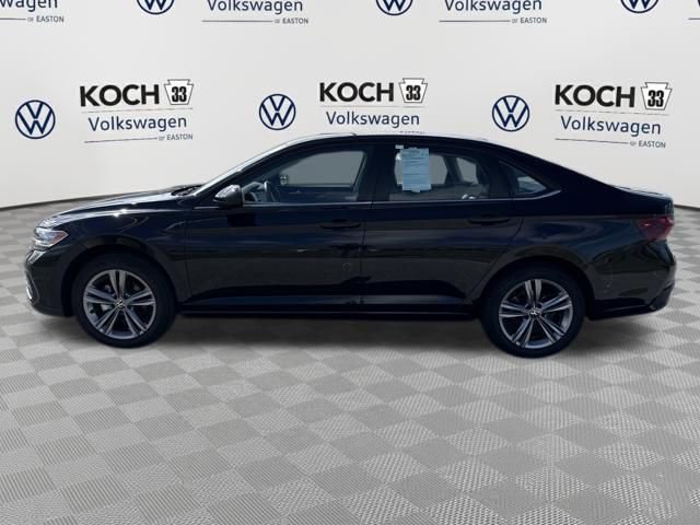 Used 2023 Volkswagen Jetta SE image 4