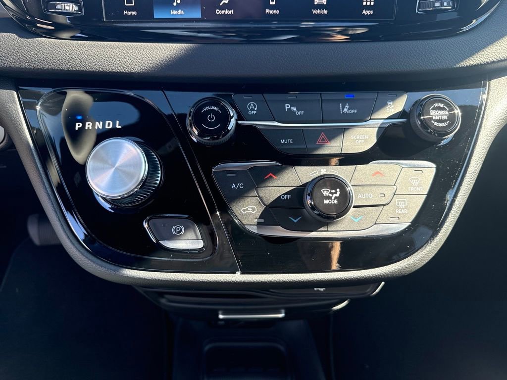 New 2026 Chrysler Voyager LX FWD image 20