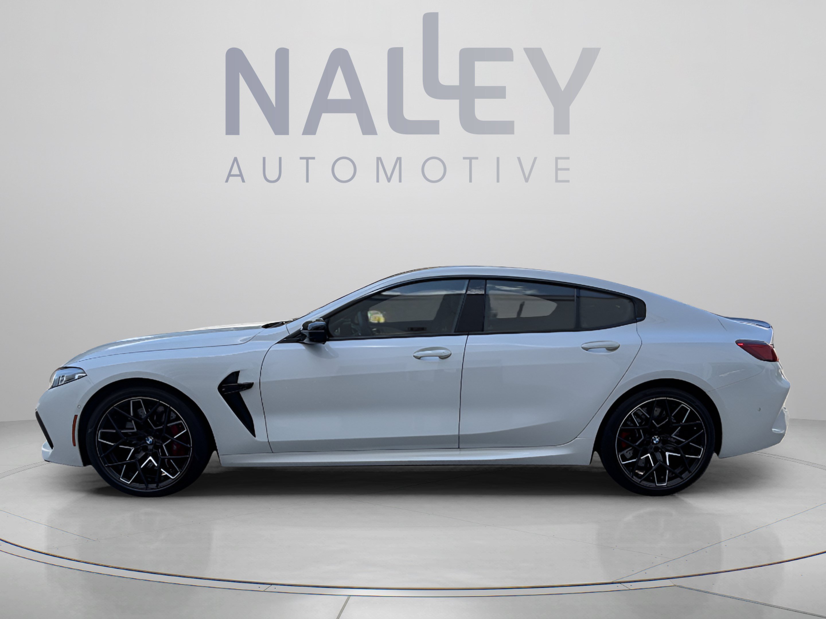 Used 2025 BMW M8 Competition AWD/4WD image 2