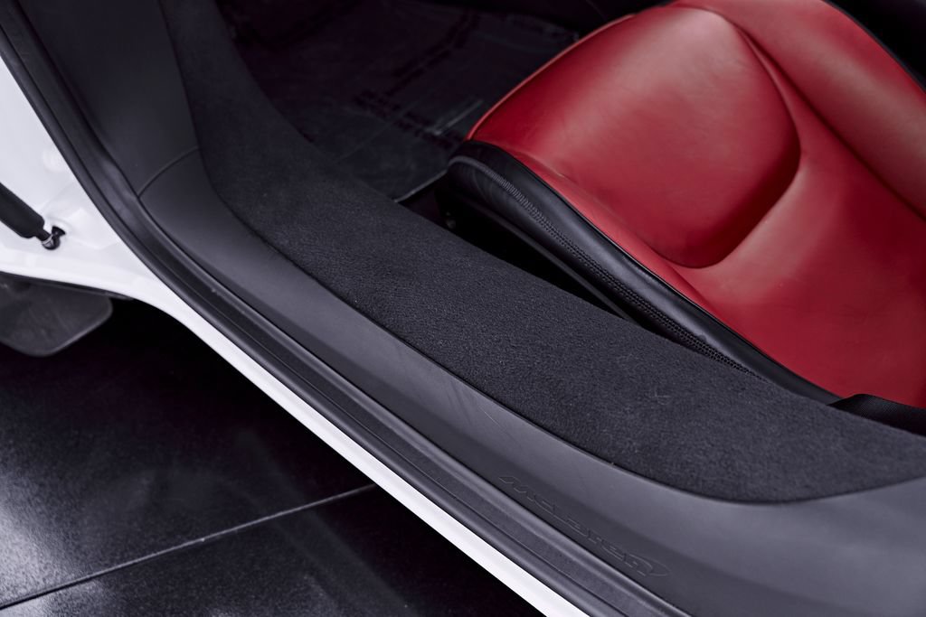 Used 2024 McLaren Artura RWD image 53