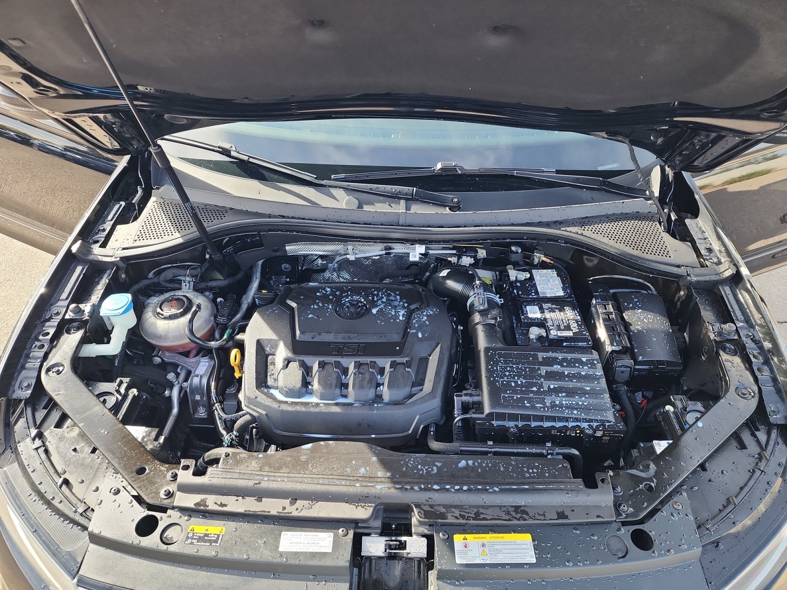 Certified 2023 Volkswagen Tiguan SE R-Line image 22