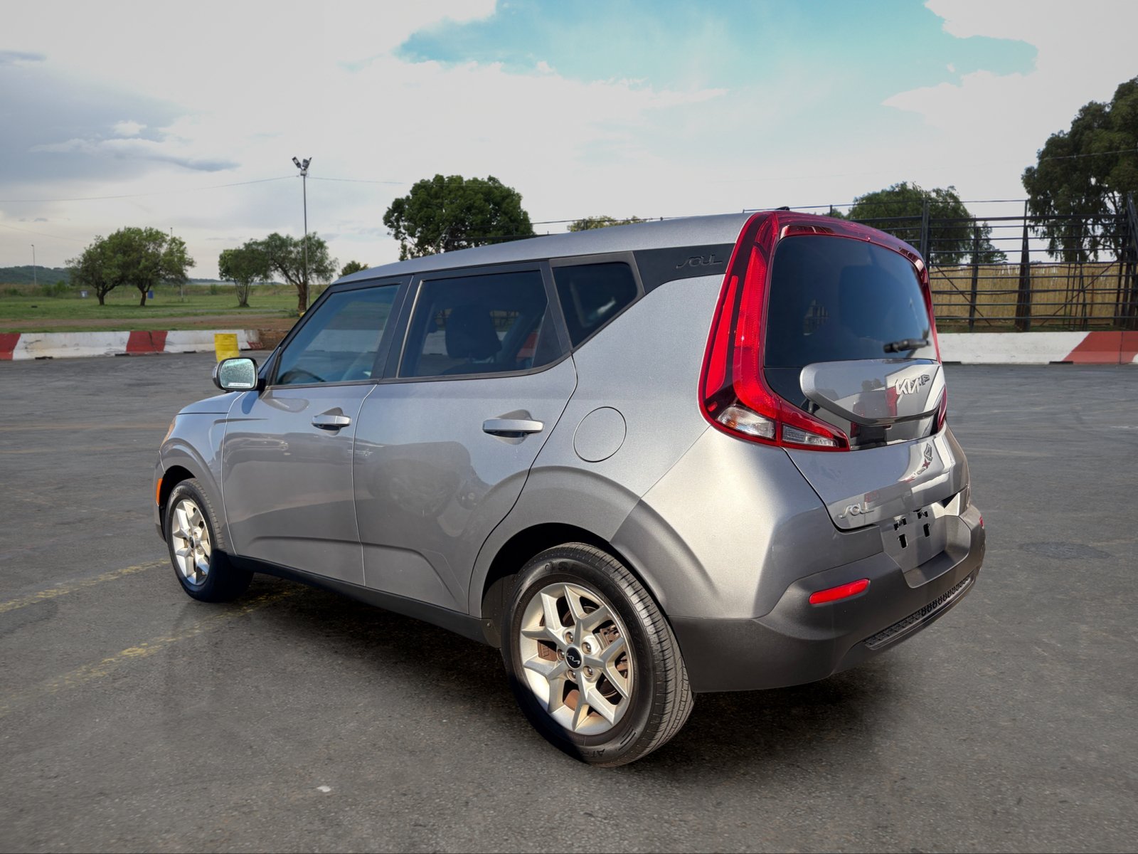 Used 2022 Kia Soul LX w/ Technology Package FWD image 4