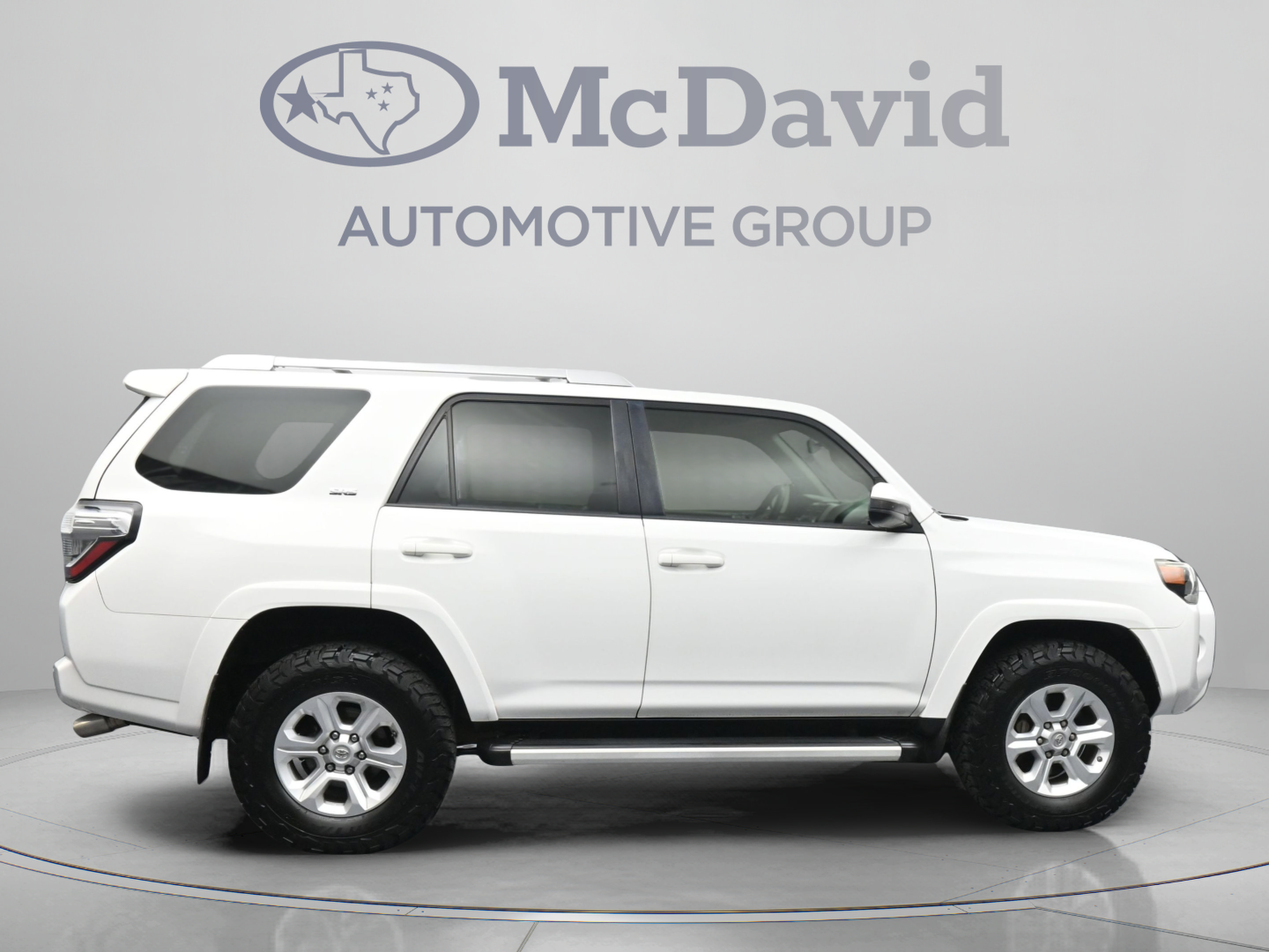 Used 2018 Toyota 4Runner SR5 AWD/4WD image 9
