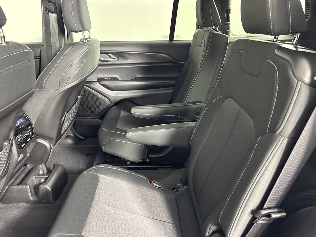 Used 2025 Jeep Grand Cherokee L Laredo image 30