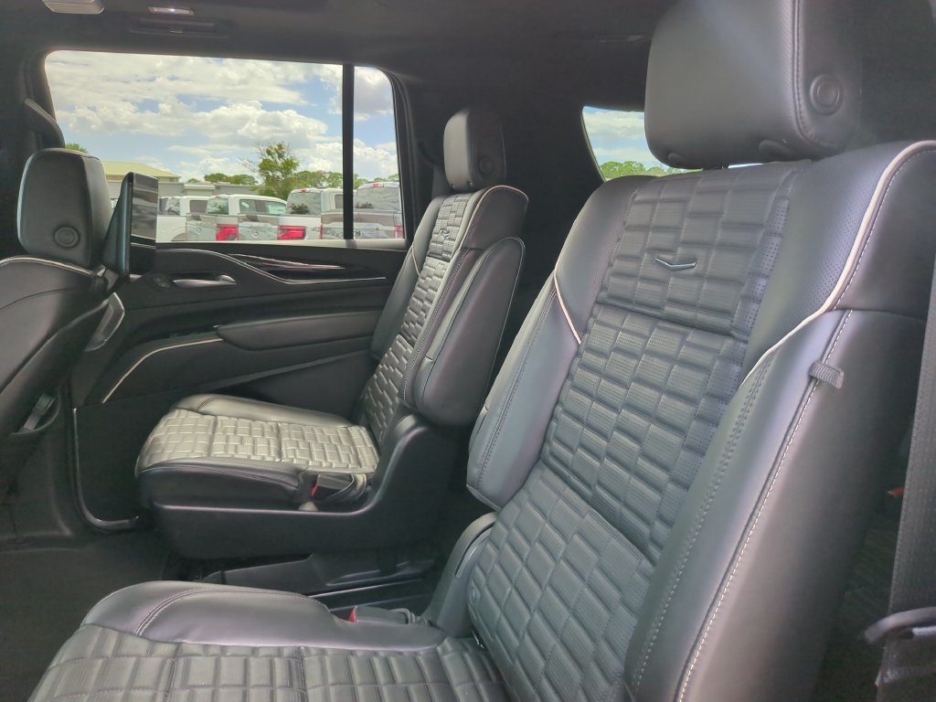Used 2024 Cadillac Escalade ESV V AWD/4WD image 22