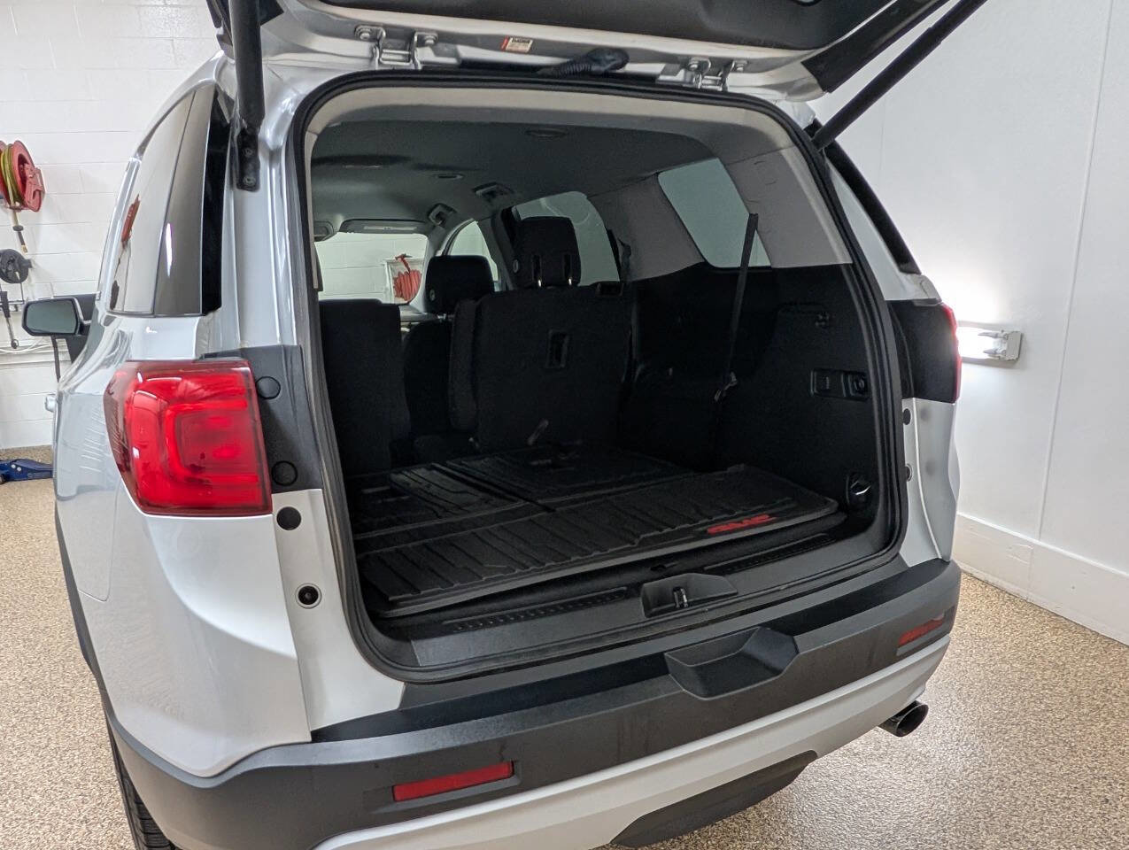 Used 2018 GMC Acadia SLE AWD/4WD image 15