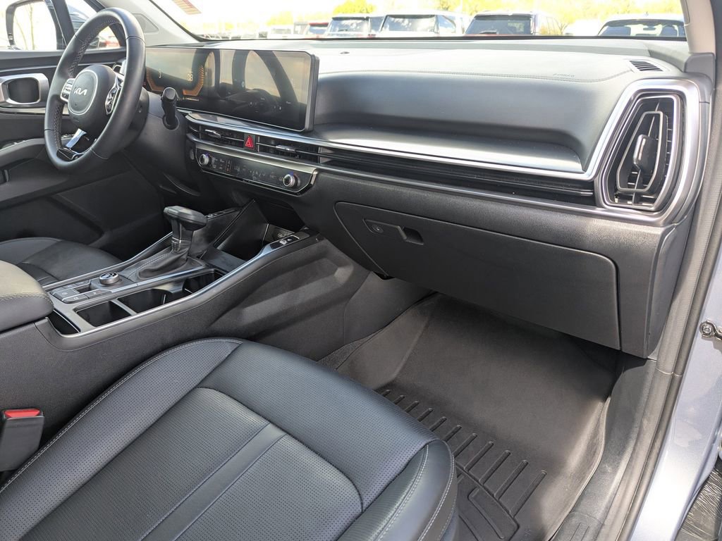 Used 2025 Kia Sorento S w/ Panoramic Sunroof Package image 9