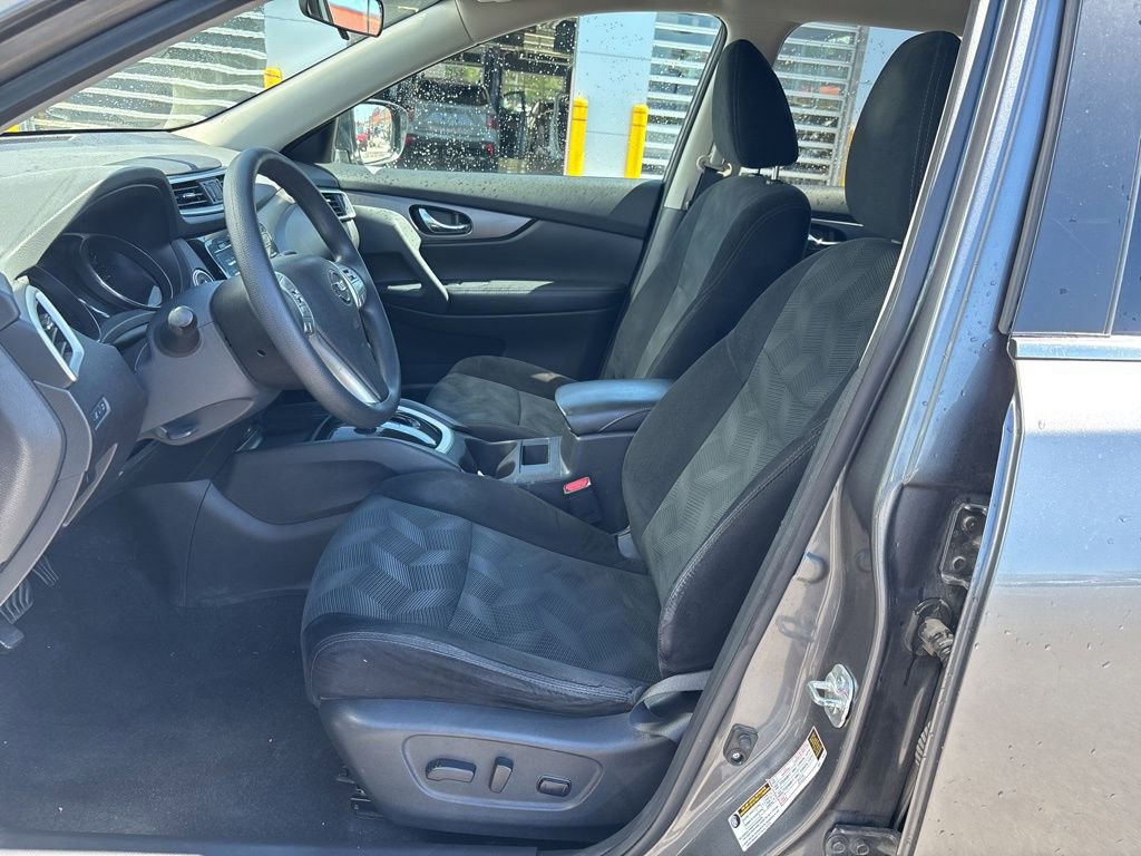 Used 2015 Nissan Rogue SV w/ SV Family Package image 15