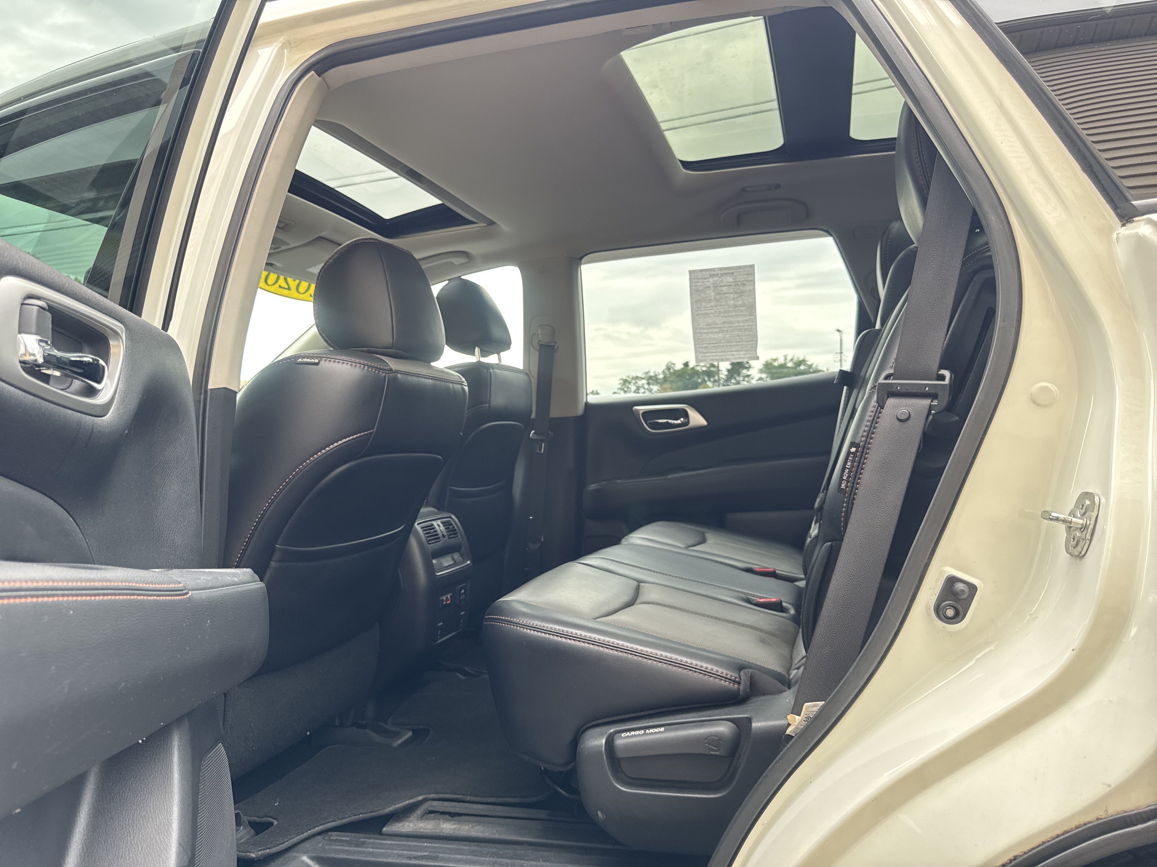 Used 2020 Nissan Pathfinder SL AWD/4WD image 10