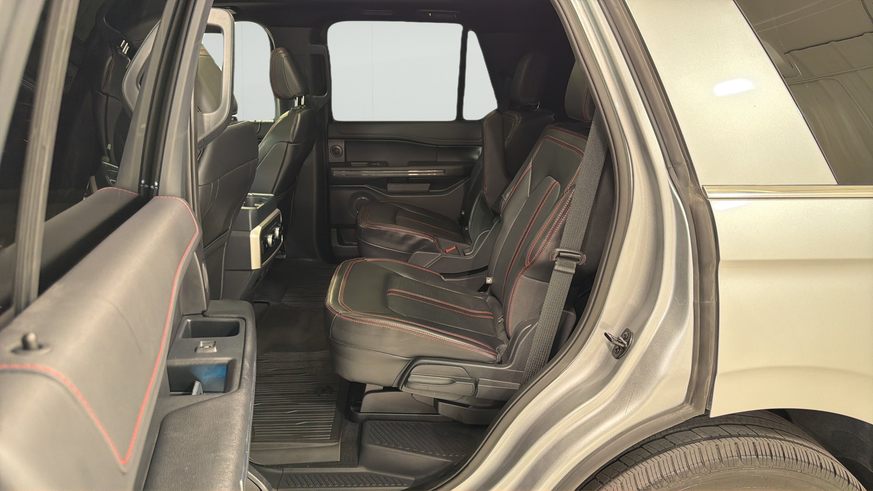 Used 2023 Ford Expedition Limited AWD/4WD image 21