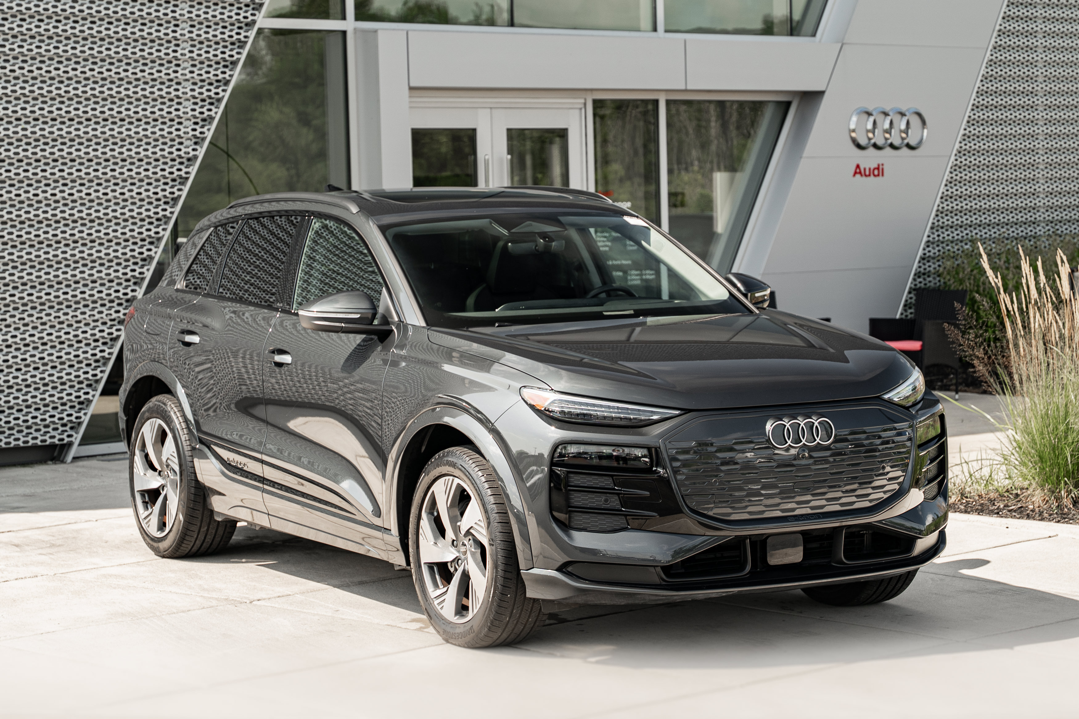 Certified 2025 Audi Q6 e-tron Premium Plus w/ Premium Plus AWD/4WD image 2