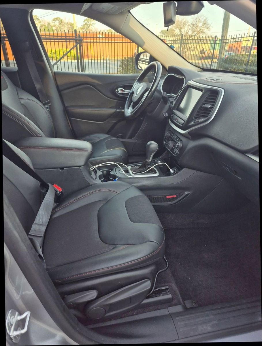 Used 2016 Jeep Cherokee Trailhawk w/ Cold Weather Group image 6