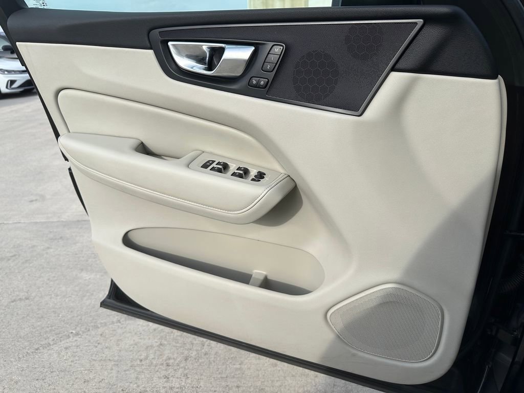 Used 2023 Volvo XC60 T8 Plus image 20