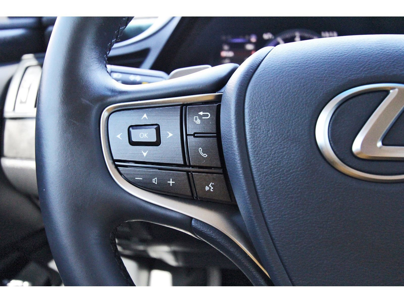 Used 2024 Lexus ES 350 w/ Premium Package image 21