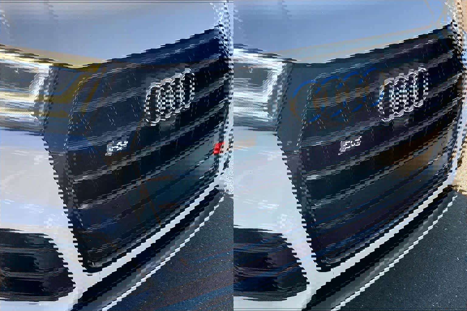 Used 2020 Audi SQ5 Prestige w/ Prestige Package image 32