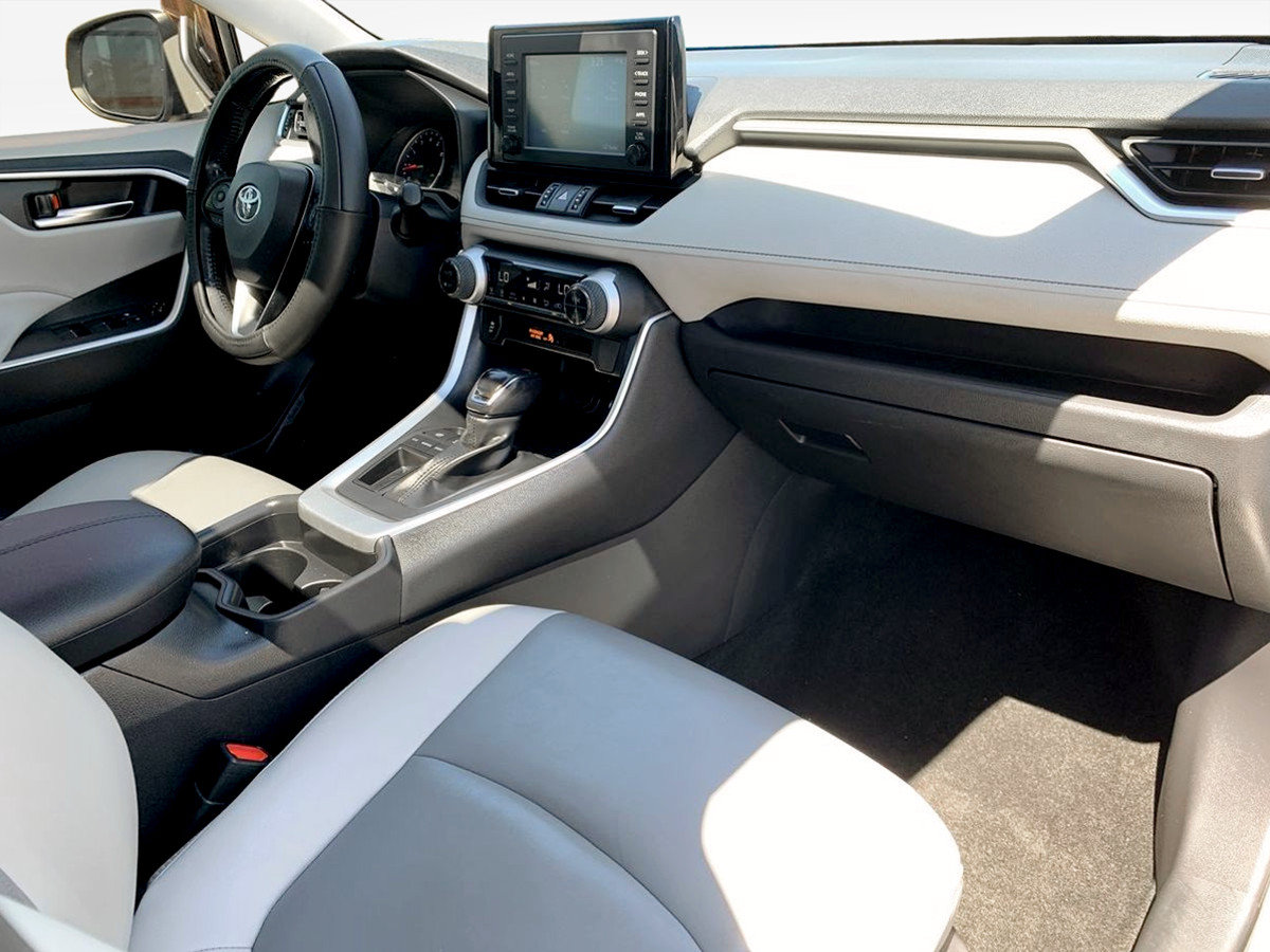 Used 2019 Toyota RAV4 XLE Premium FWD image 32