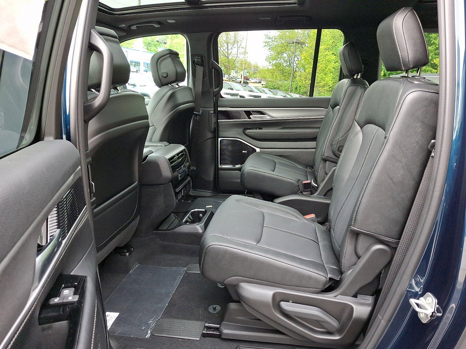 New 2026 Jeep Grand Wagoneer L Limited AWD/4WD image 6