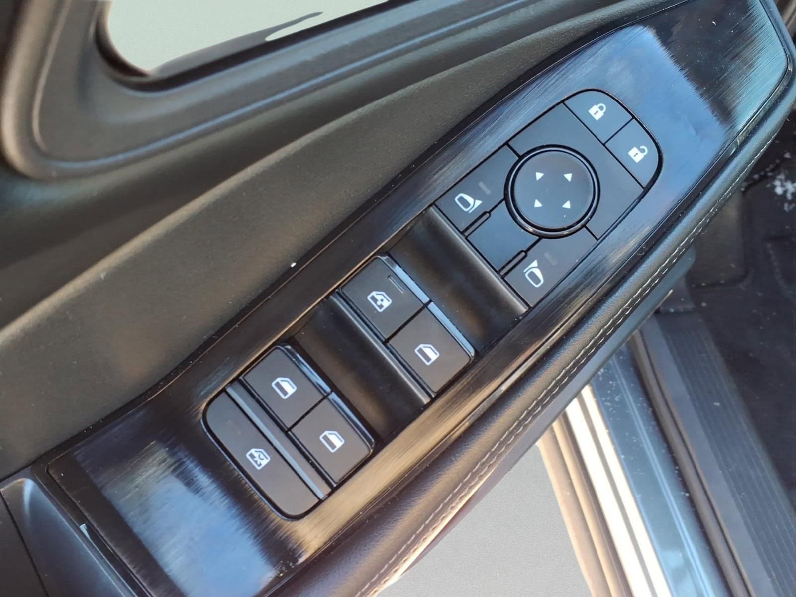 Used 2024 Nissan Rogue SV image 15