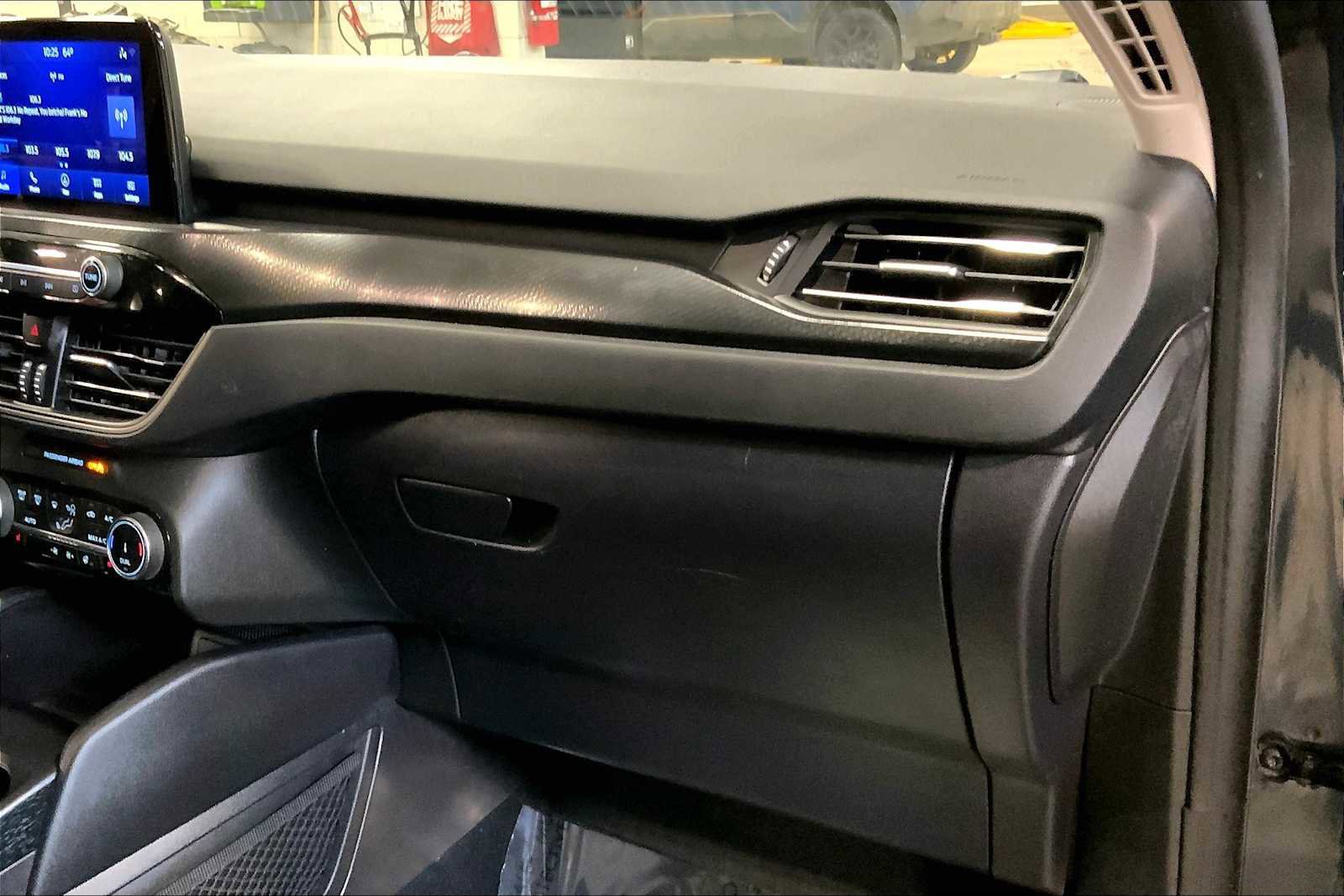 Used 2022 Ford Escape SEL w/ SEL Stealth AWD Package image 18