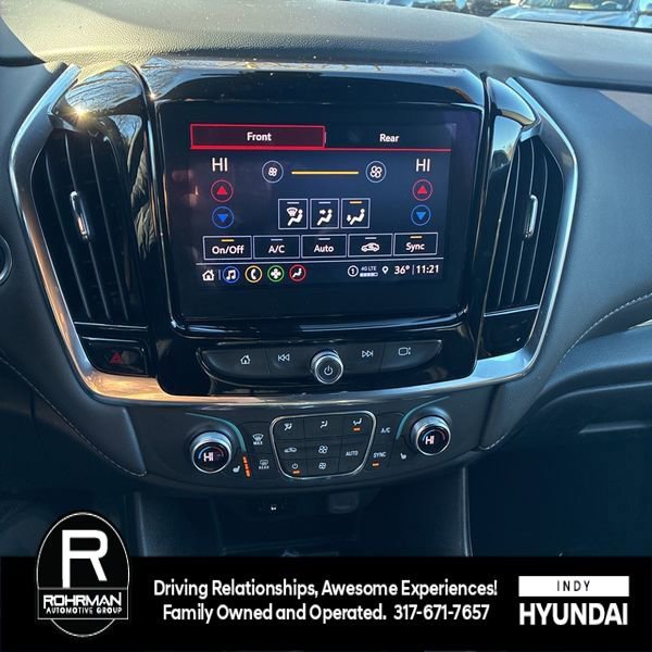 Used 2023 Chevrolet Traverse LT image 2