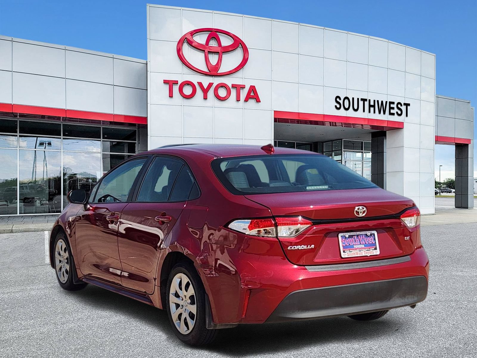 Used 2024 Toyota Corolla LE FWD image 4