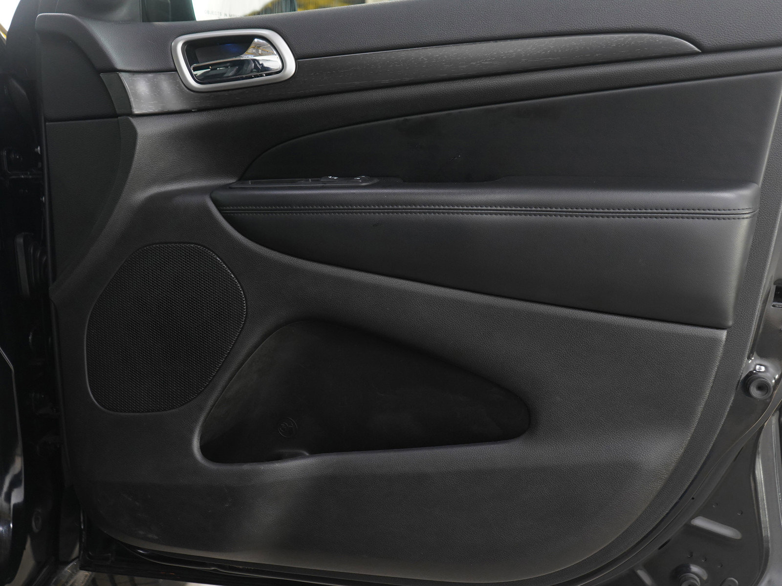 Used 2018 Jeep Grand Cherokee Altitude image 11