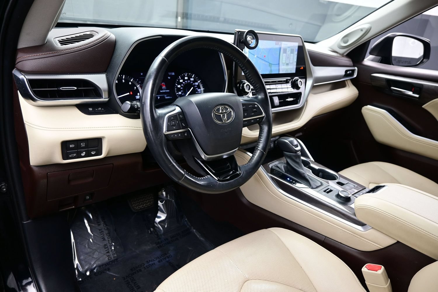 Used 2020 Toyota Highlander Platinum AWD/4WD image 12