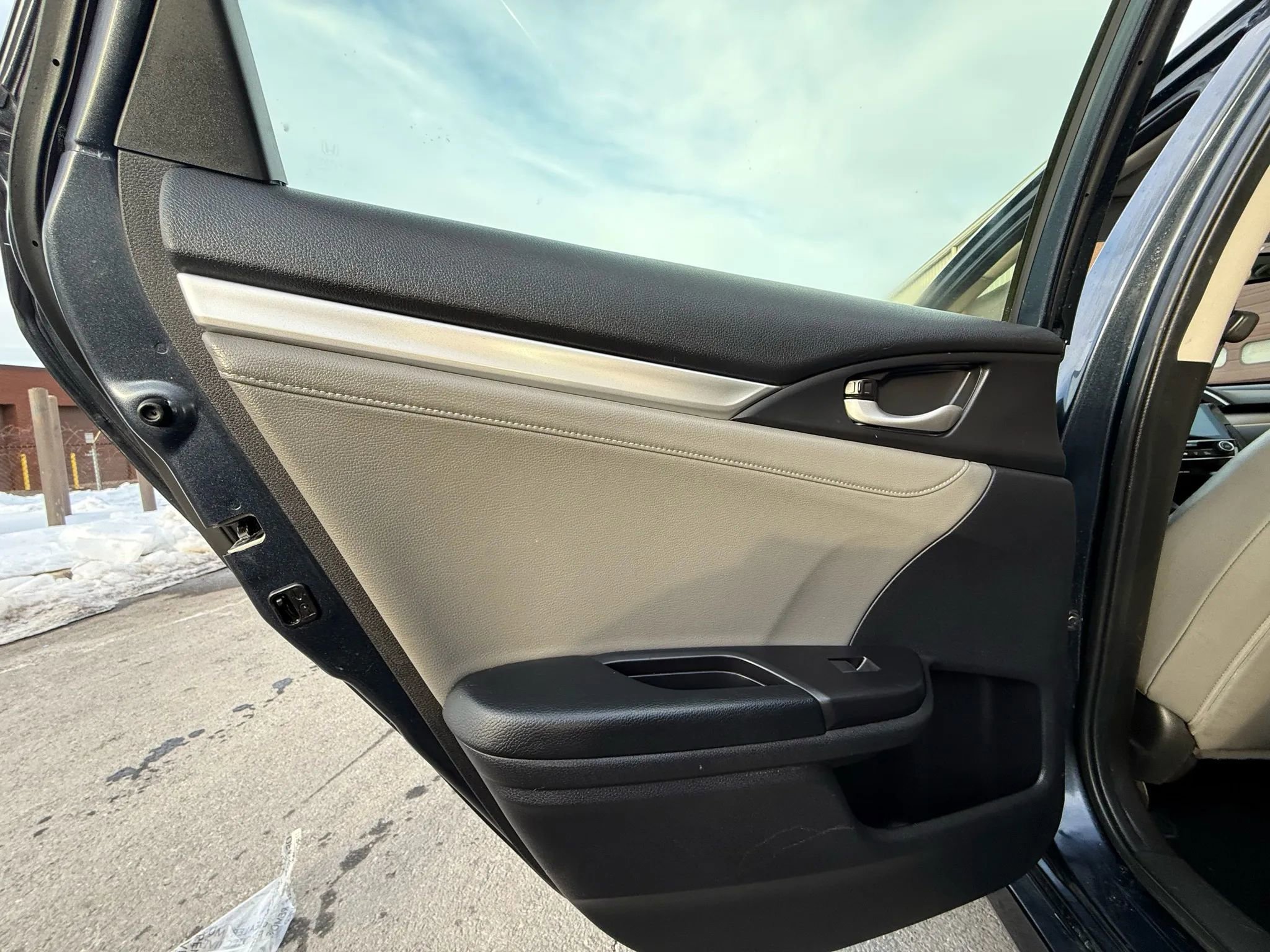 Used 2018 Honda Civic EX-L image 21