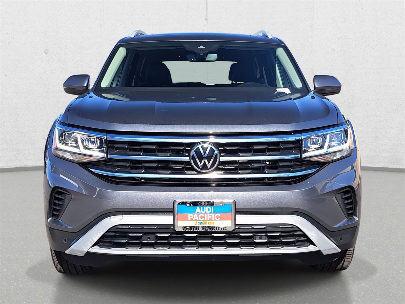 Used 2022 Volkswagen Atlas SEL image 2