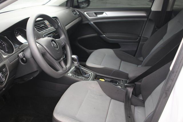 Used 2016 Volkswagen e-Golf SE image 8