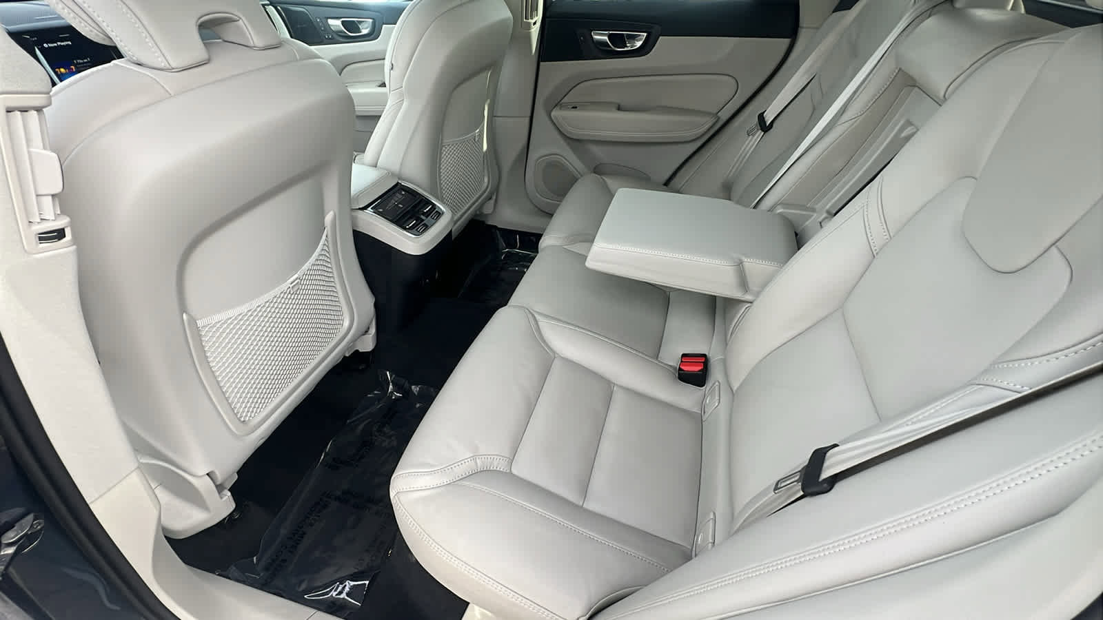 Used 2023 Volvo XC60 B6 Ultimate w/ Climate Package image 24