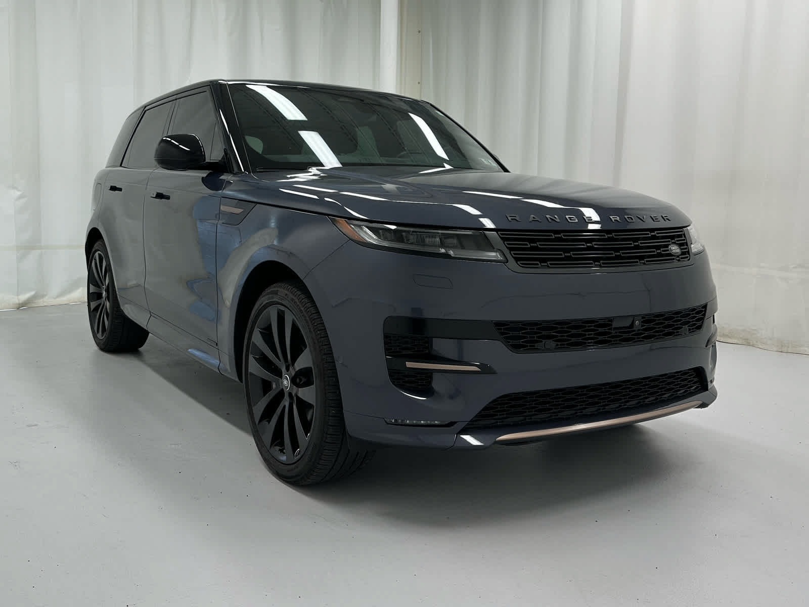 Used 2025 Land Rover Range Rover Sport Autobiography AWD/4WD image 1