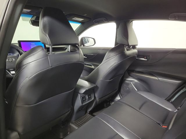 Used 2024 Toyota Venza XLE image 11