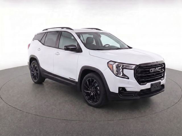 Used 2023 GMC Terrain SLT w/ Tech Package FWD image 2
