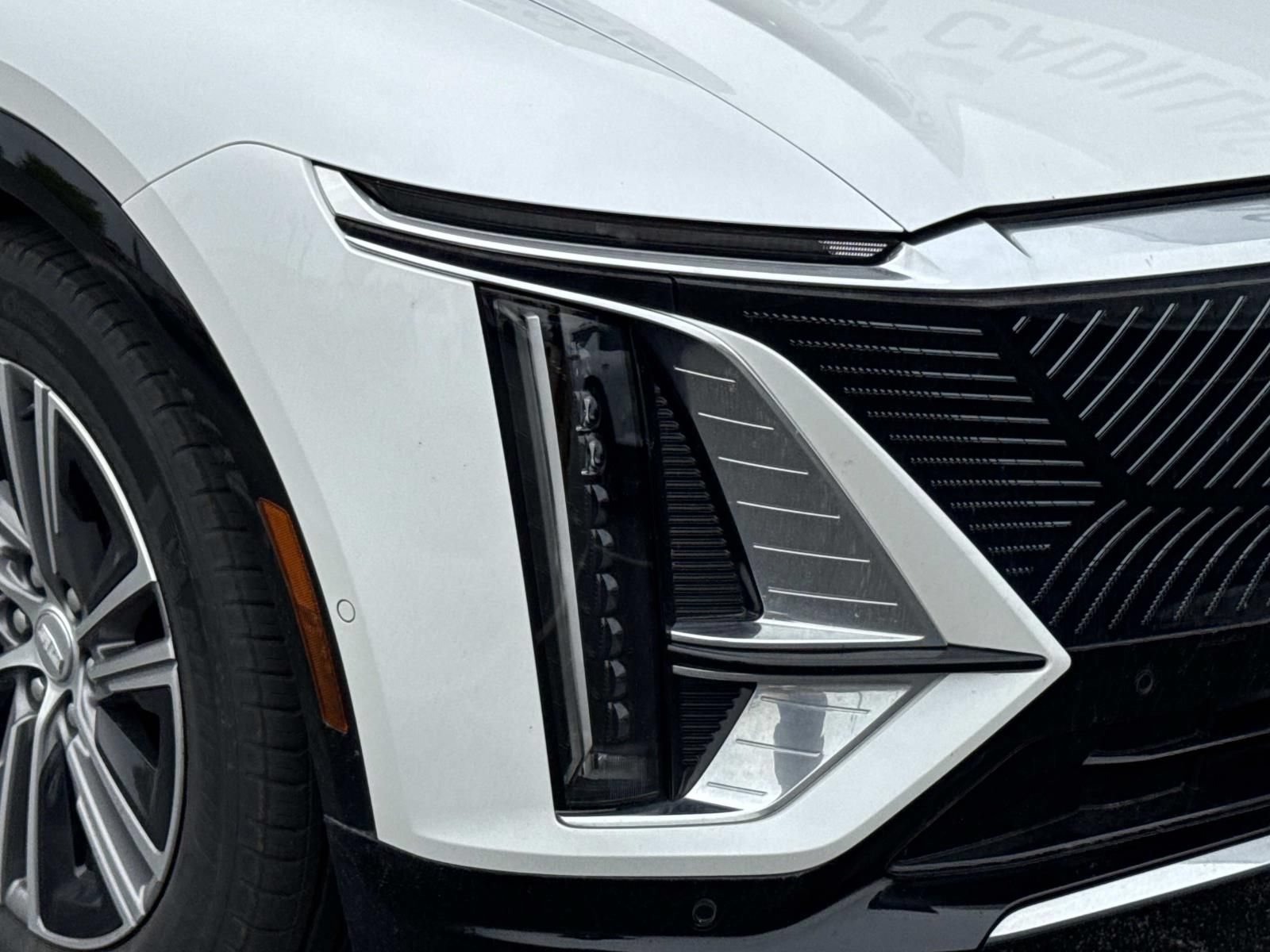 Used 2024 Cadillac Lyriq Luxury w/ LPO, Floor Liner Package AWD/4WD image 4