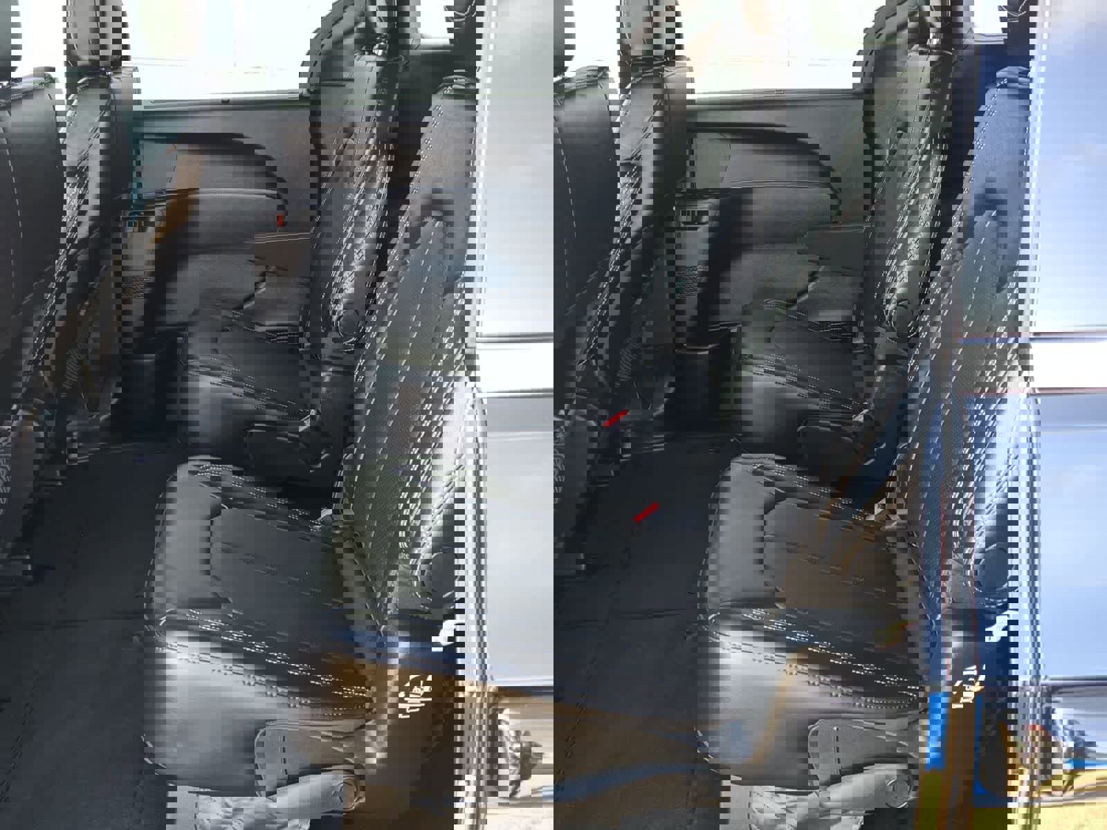 Used 2025 Chrysler Voyager LX image 19