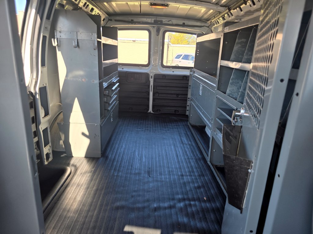 Used 2006 Chevrolet Express 2500 RWD image 25