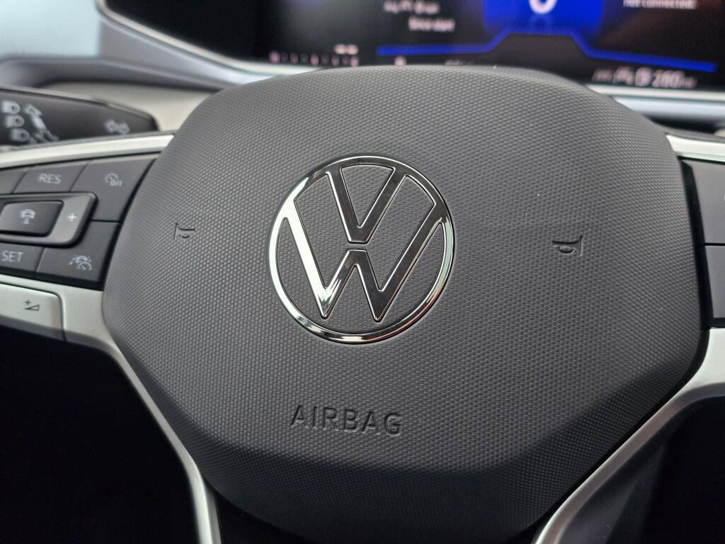 Certified 2025 Volkswagen Taos SE AWD/4WD image 31