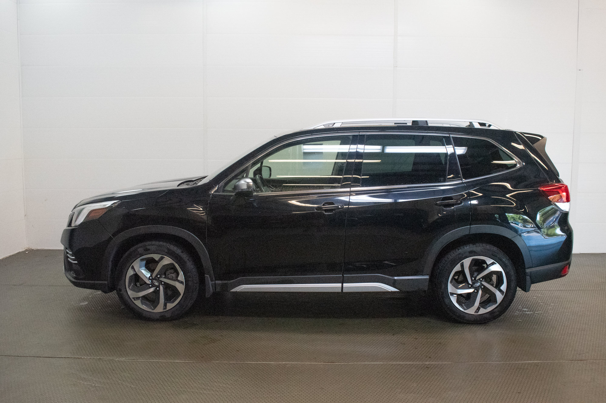Certified 2023 Subaru Forester Touring AWD/4WD image 7