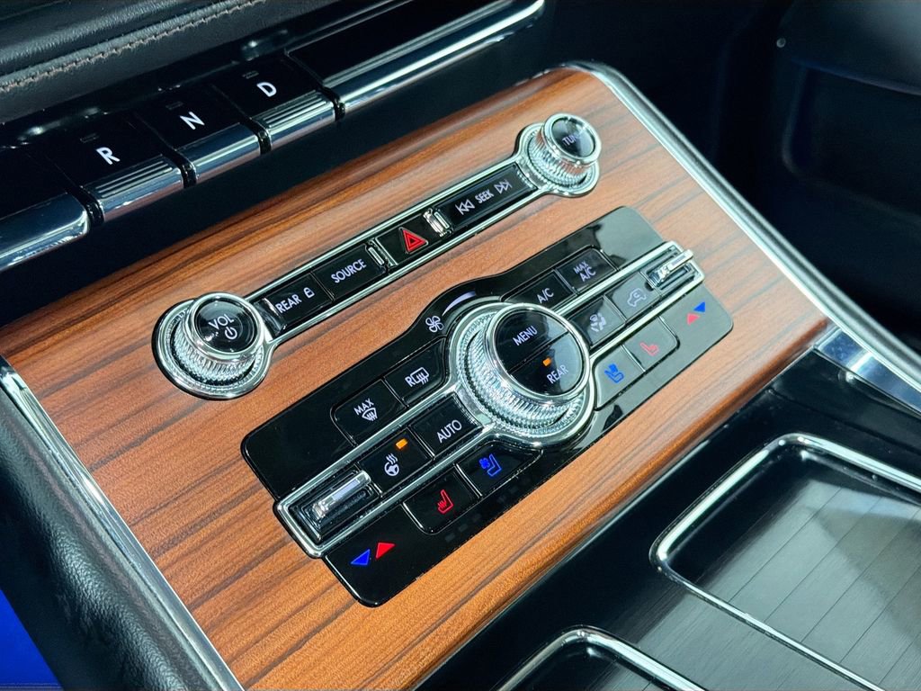 Used 2024 Lincoln Aviator Reserve AWD/4WD image 16