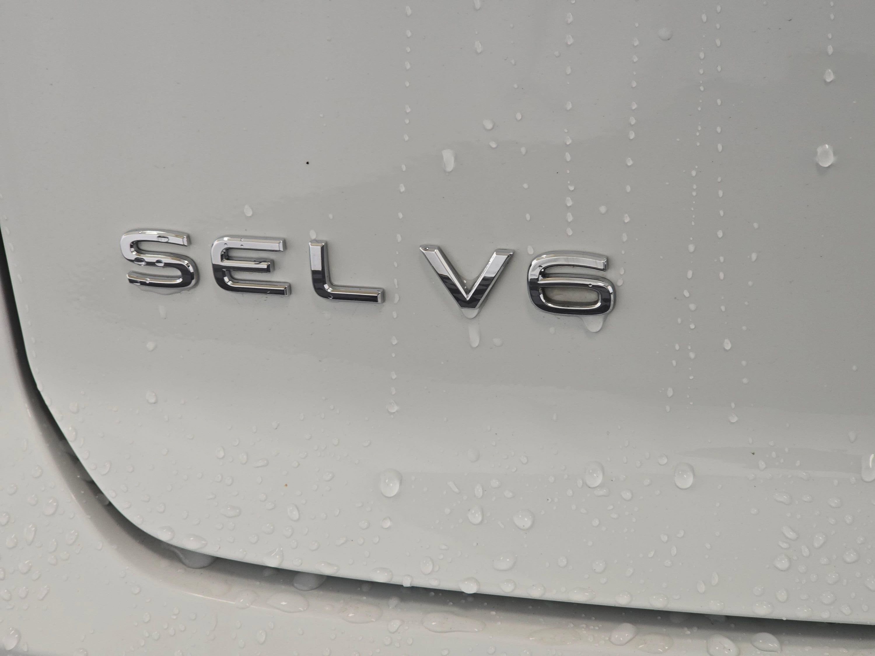 Used 2020 Volkswagen Atlas Cross Sport SEL image 32