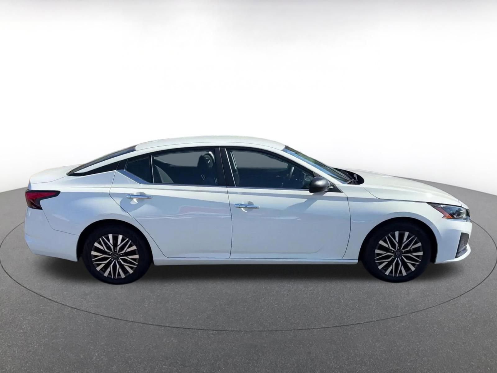 Used 2025 Nissan Altima 2.5 SV FWD image 16