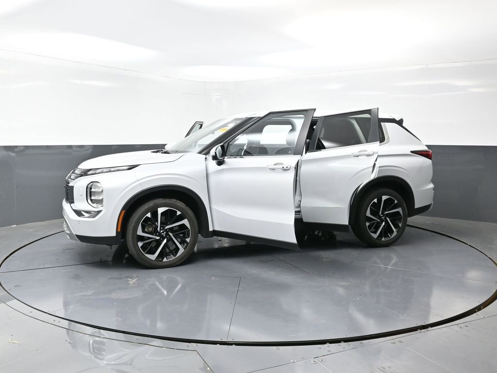 Used 2024 Mitsubishi Outlander SE image 58