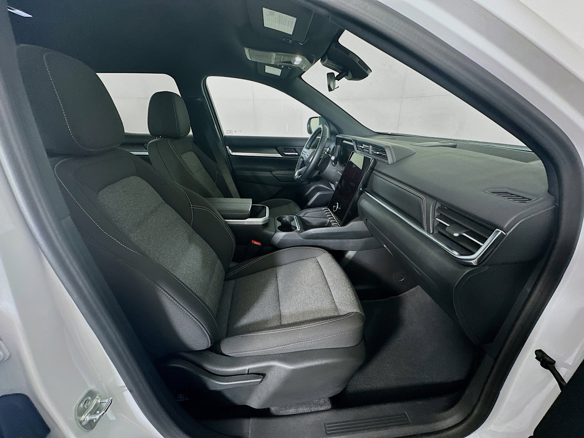 Used 2025 GMC Terrain Elevation image 32