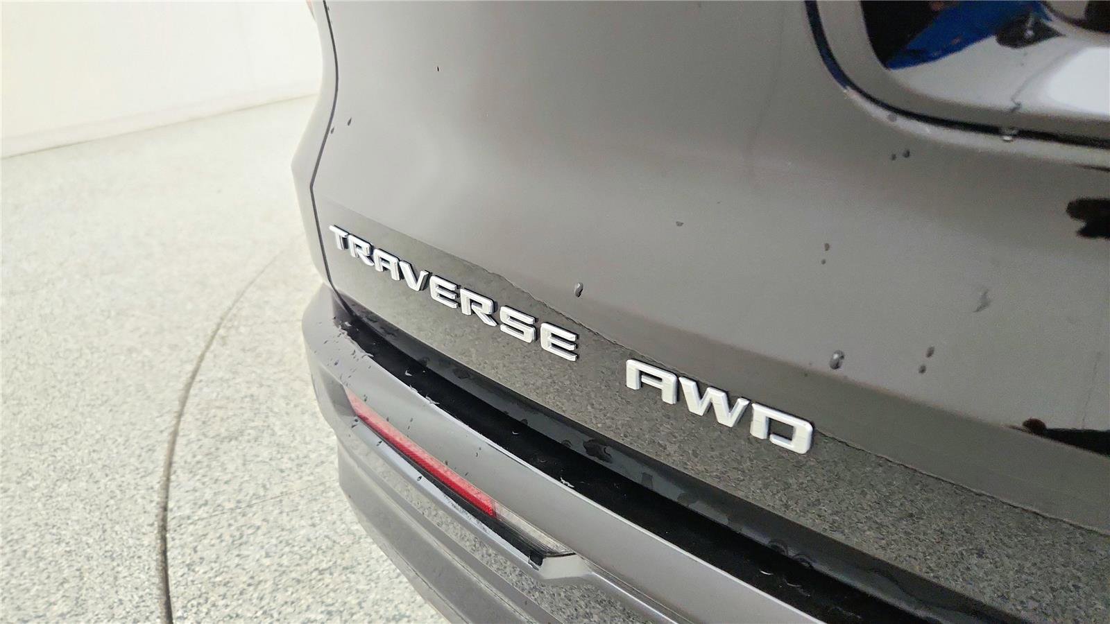 Used 2025 Chevrolet Traverse High Country AWD/4WD image 17