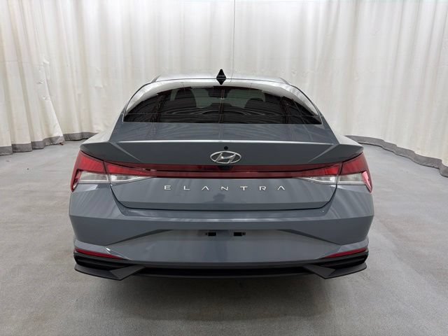 Used 2022 Hyundai Elantra SEL w/ Convenience Package FWD image 5
