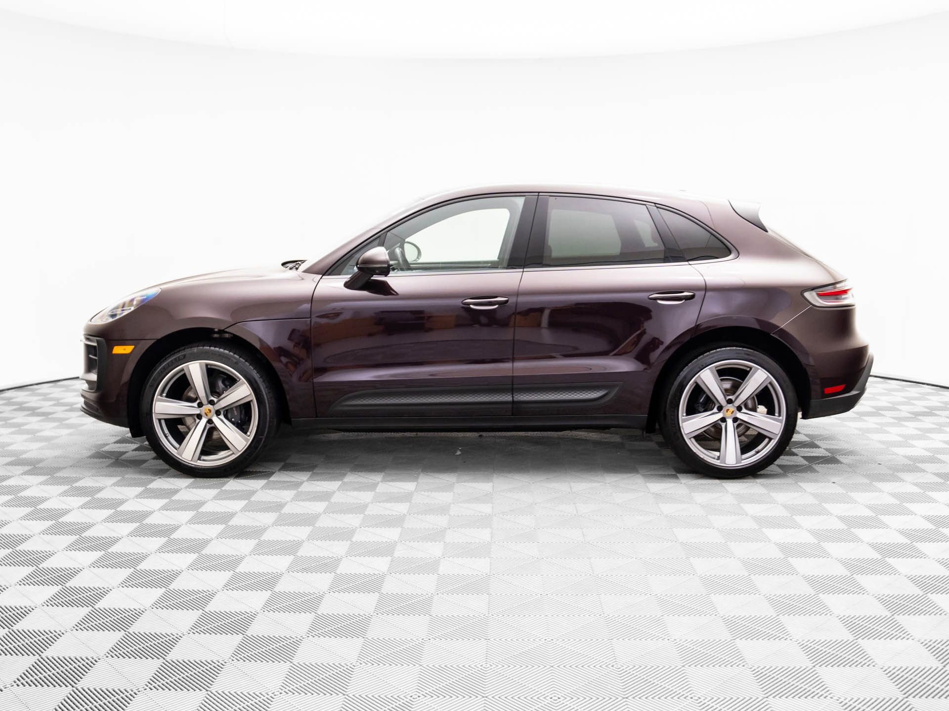 Certified 2023 Porsche Macan video 2