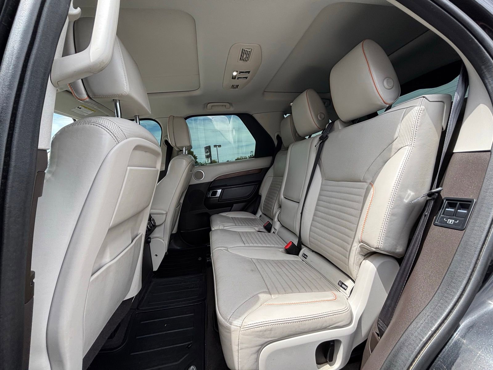Used 2018 Land Rover Discovery HSE Luxury AWD/4WD image 22