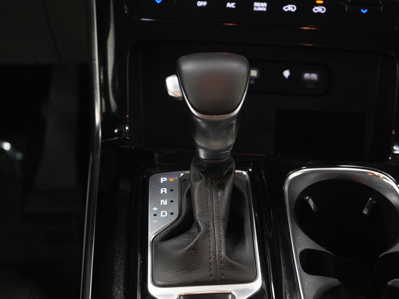 Used 2024 Kia Carnival EX image 21